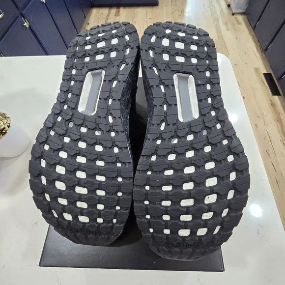 Adidas Ultraboost 20 X James Bond